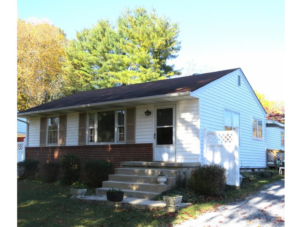 1612 Wendover Road Bristol, VA 24201 - Photo 3 of 26 left side