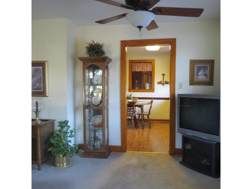 1612 Wendover Road Bristol, VA 24201 - Photo 7 of 26 living room to kitchen