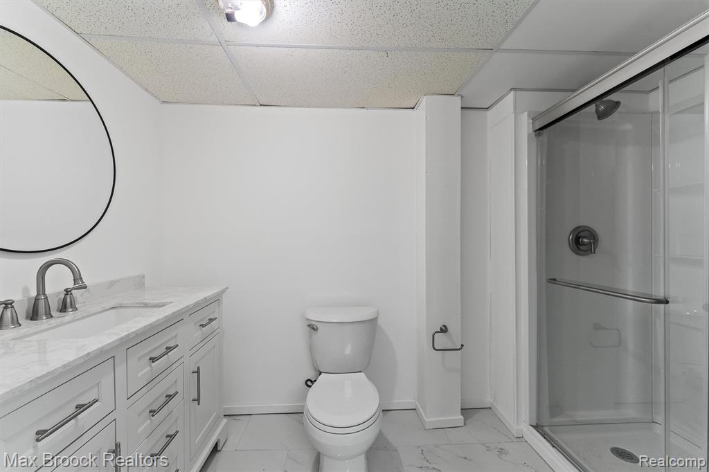 5725 Ridgewood Road West Bloomfield, MI 48322 - Photo 33 of 43