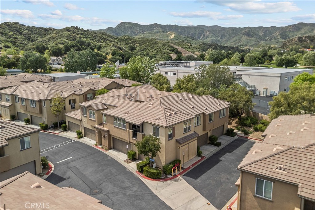 25222 Lurie Court Stevenson Ranch, CA 91381 - Photo 3 of 44