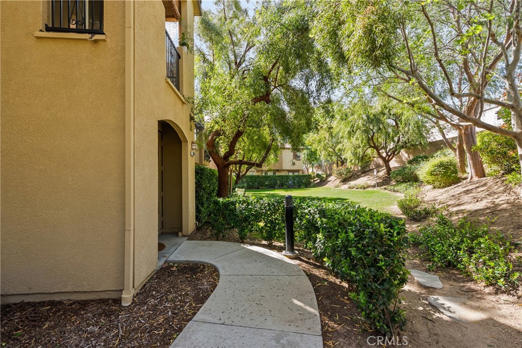 25222 Lurie Court Stevenson Ranch, CA 91381 - Photo 5 of 44