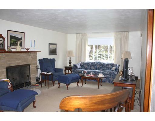 1234 Old Concord Road Monroeville, PA 15146 - Photo 5 of 18 Living Room.