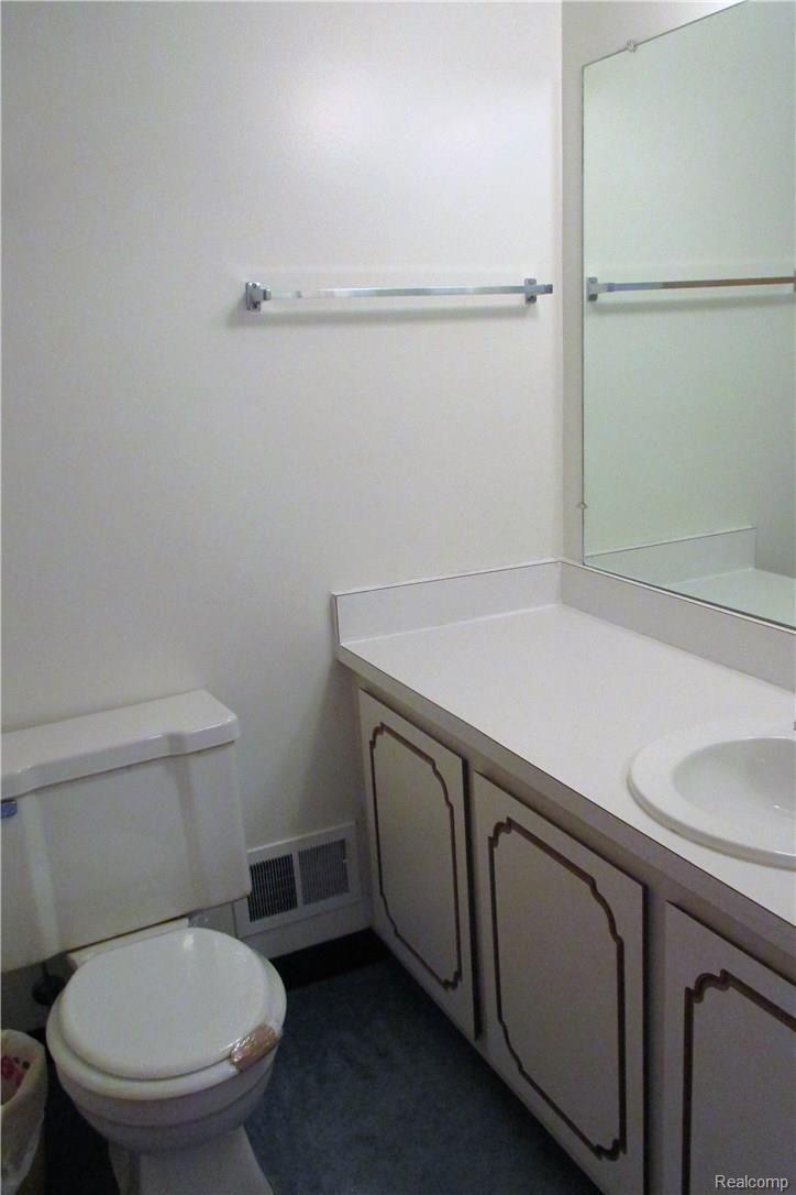 724 Oak Brook Ridge Drive Rochester, MI 48307 - Photo 10 of 18 IMG_0074 (2).JPG