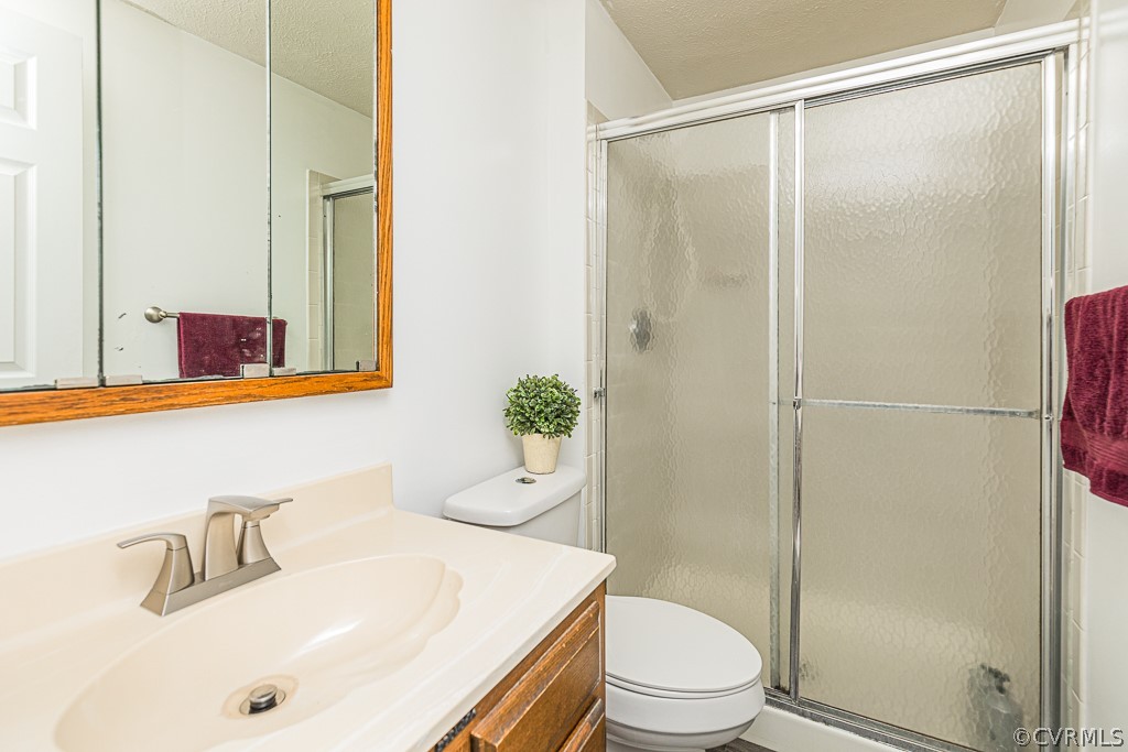 9816 Brenspark Road Chesterfield, VA 23832 - Photo 21 of 25 Master bath