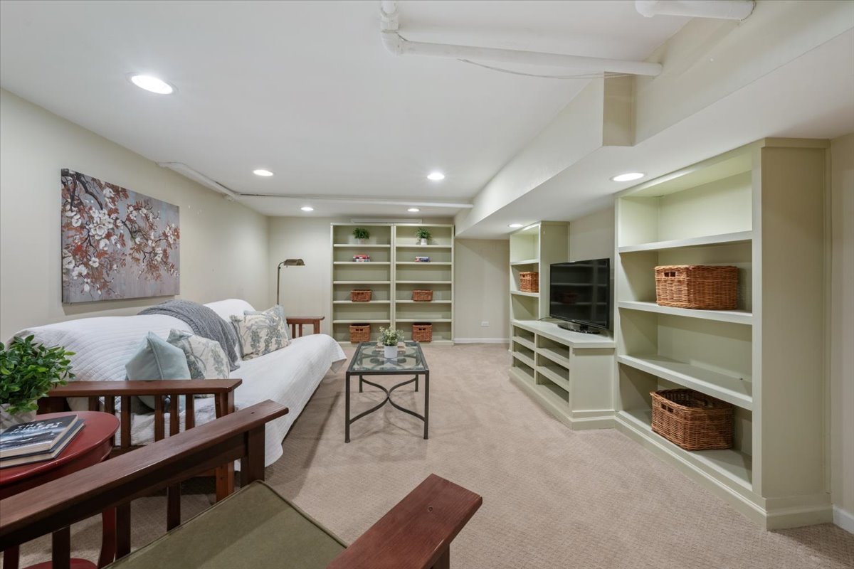 2311 Park Place Evanston, IL 60201 - Photo 18 of 41