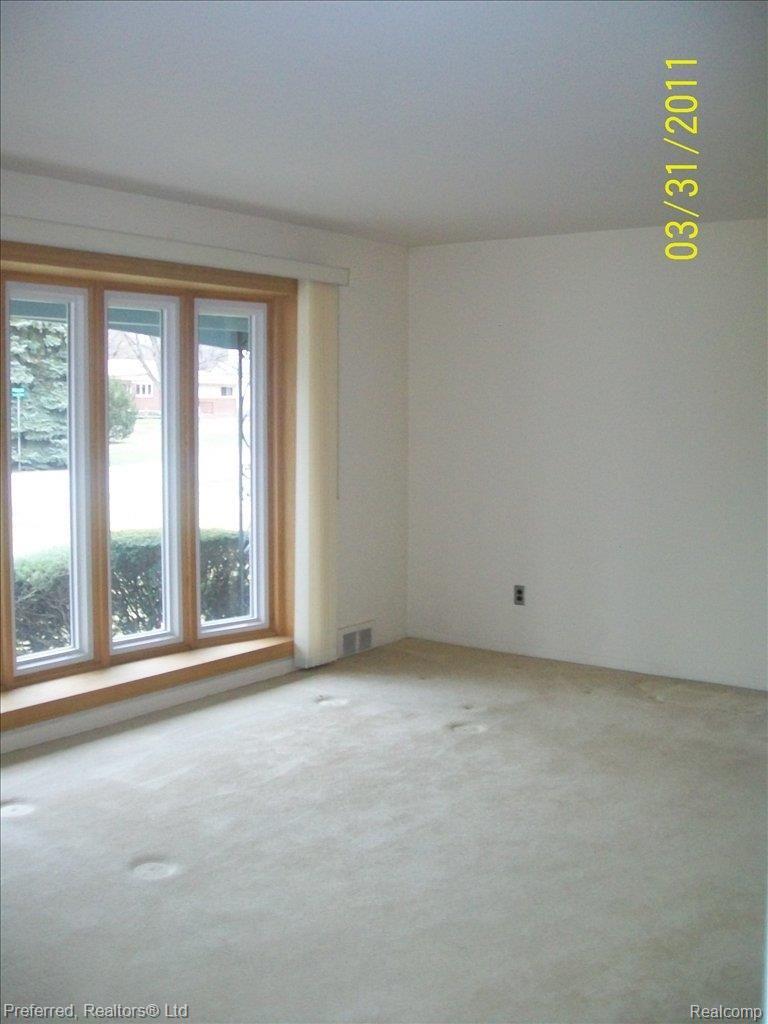 28005 Peppermill Road Farmington, MI 48331 - Photo 11 of 14 Living Room