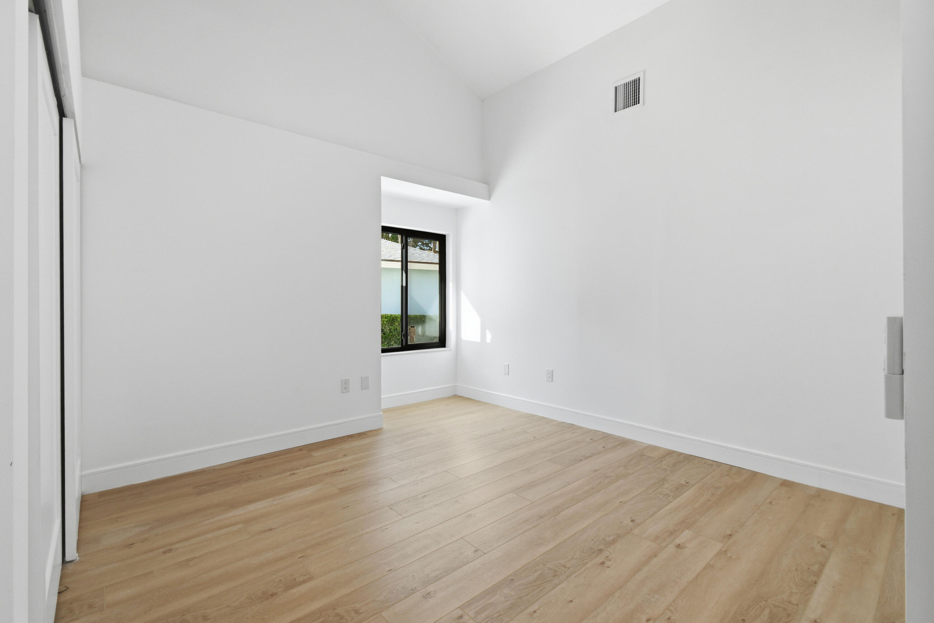 198 Ridge Road Jupiter, FL 33477 - Photo 32 of 43 Bedroom 3
