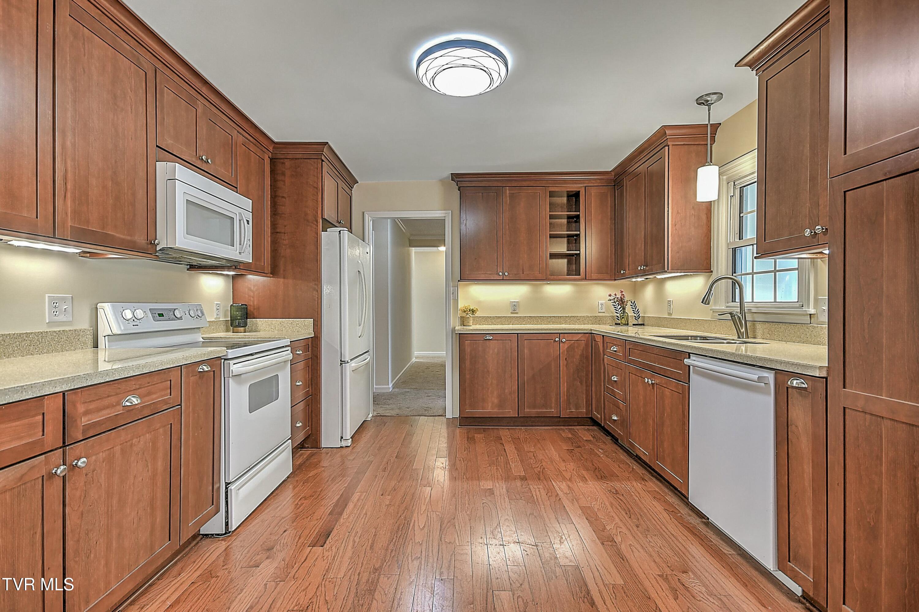 208 Earlway Road Bristol, TN 37620 - Photo 12 of 60 tempImagexeSavL