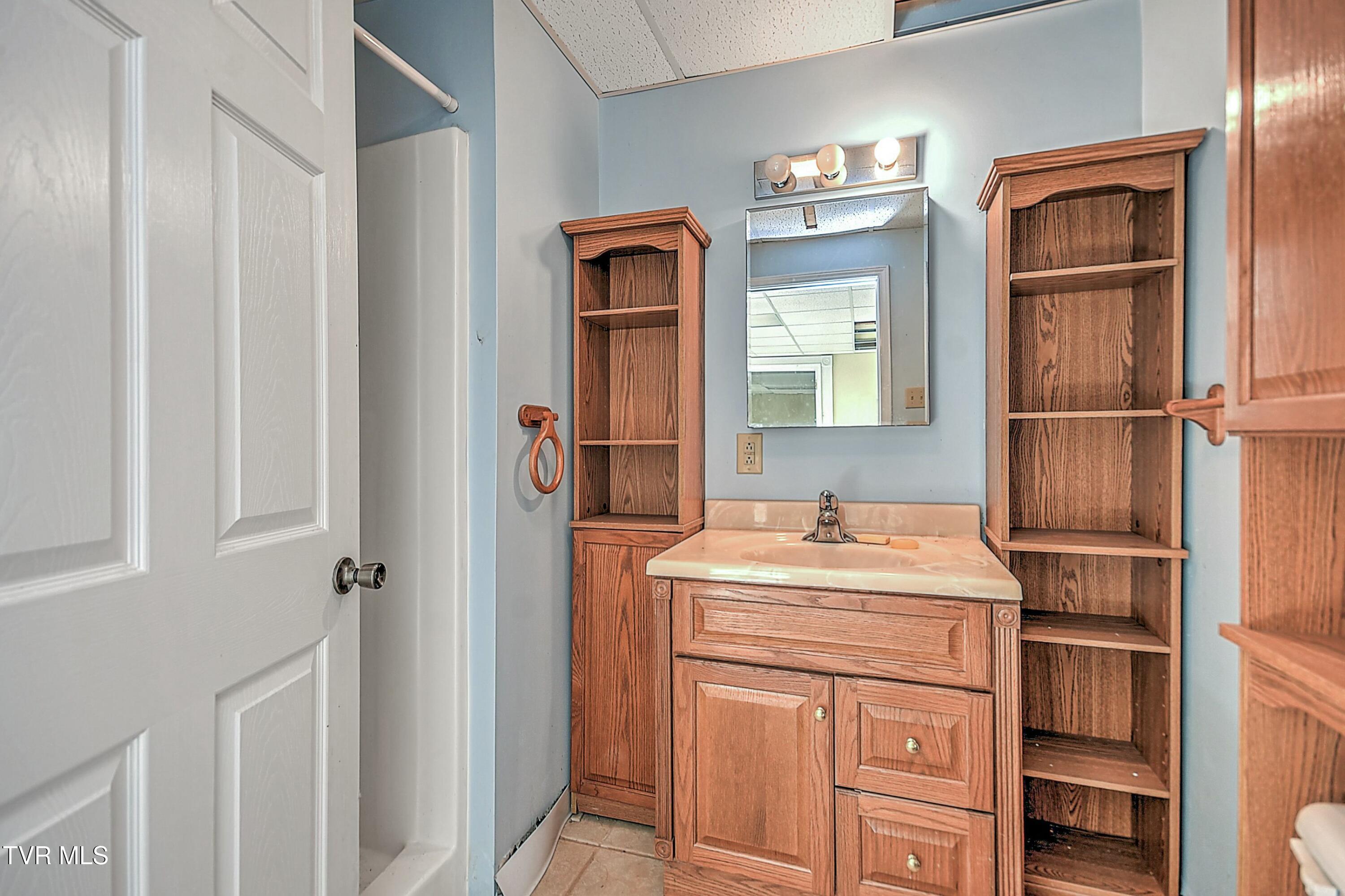 208 Earlway Road Bristol, TN 37620 - Photo 39 of 60 tempImagebS7ATn