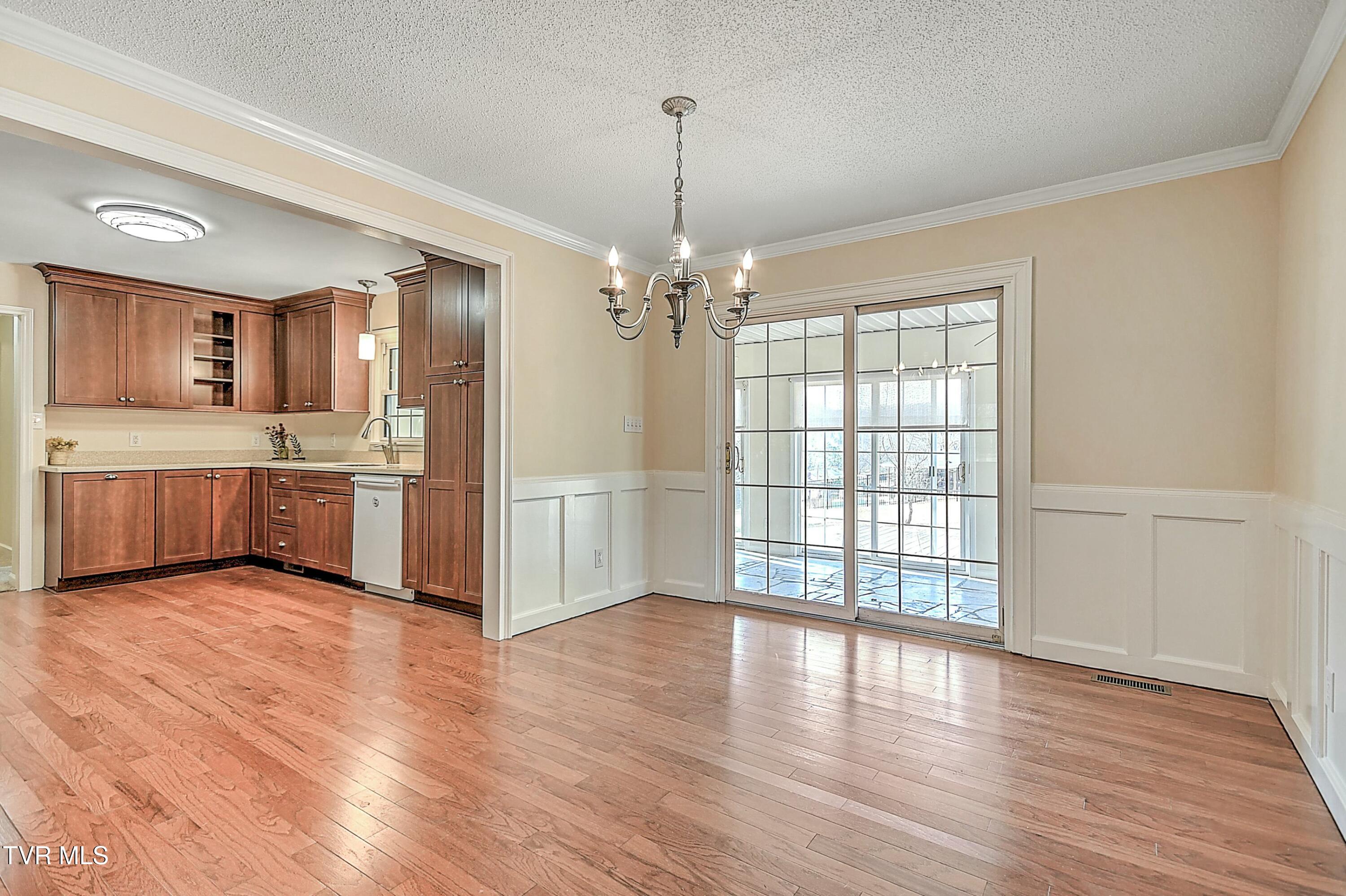 208 Earlway Road Bristol, TN 37620 - Photo 8 of 60 tempImageSAeyGG