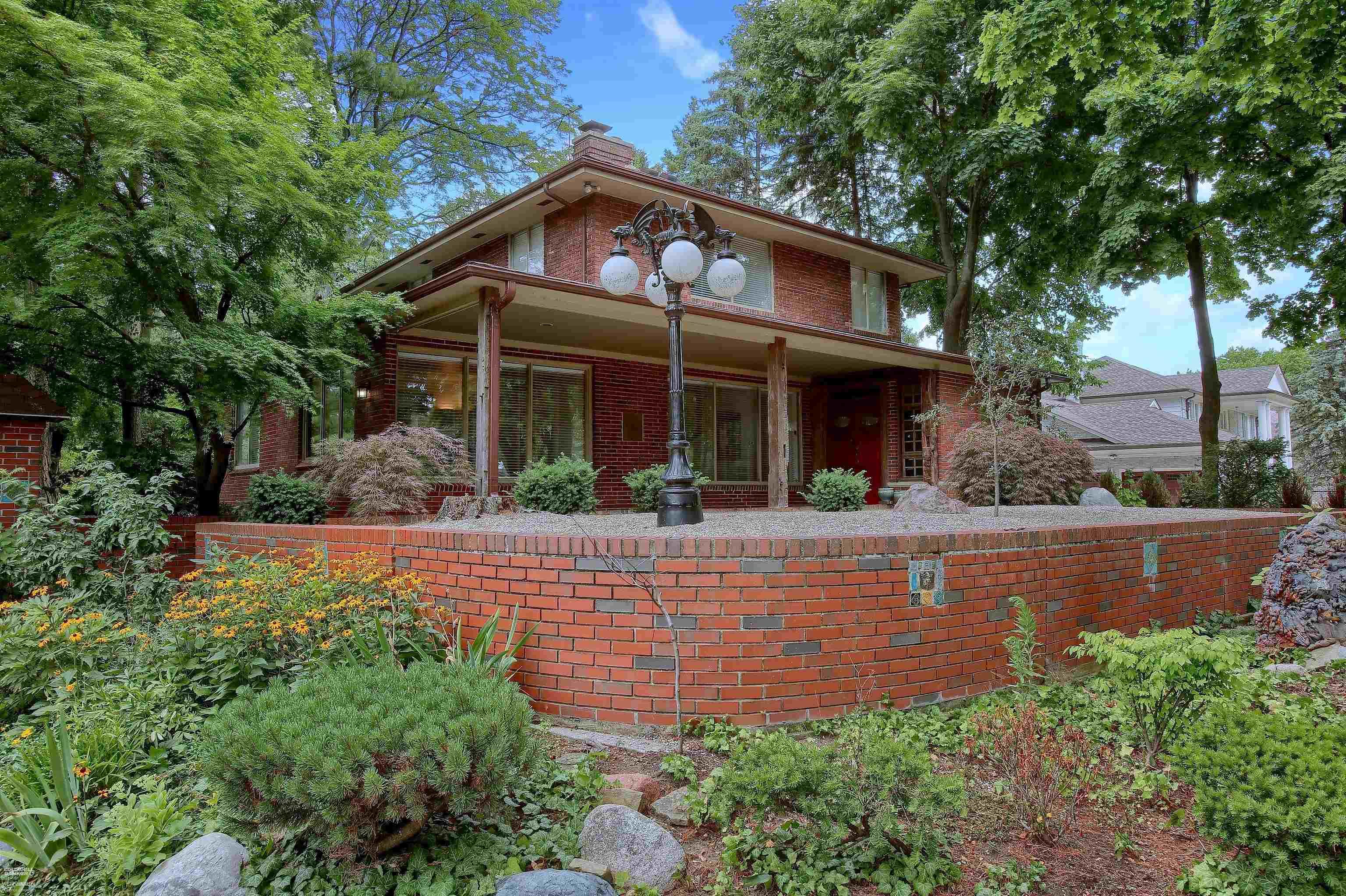 917 Lake Shore Road Grosse Pointe Shores, MI 48236 - Photo 2 of 44