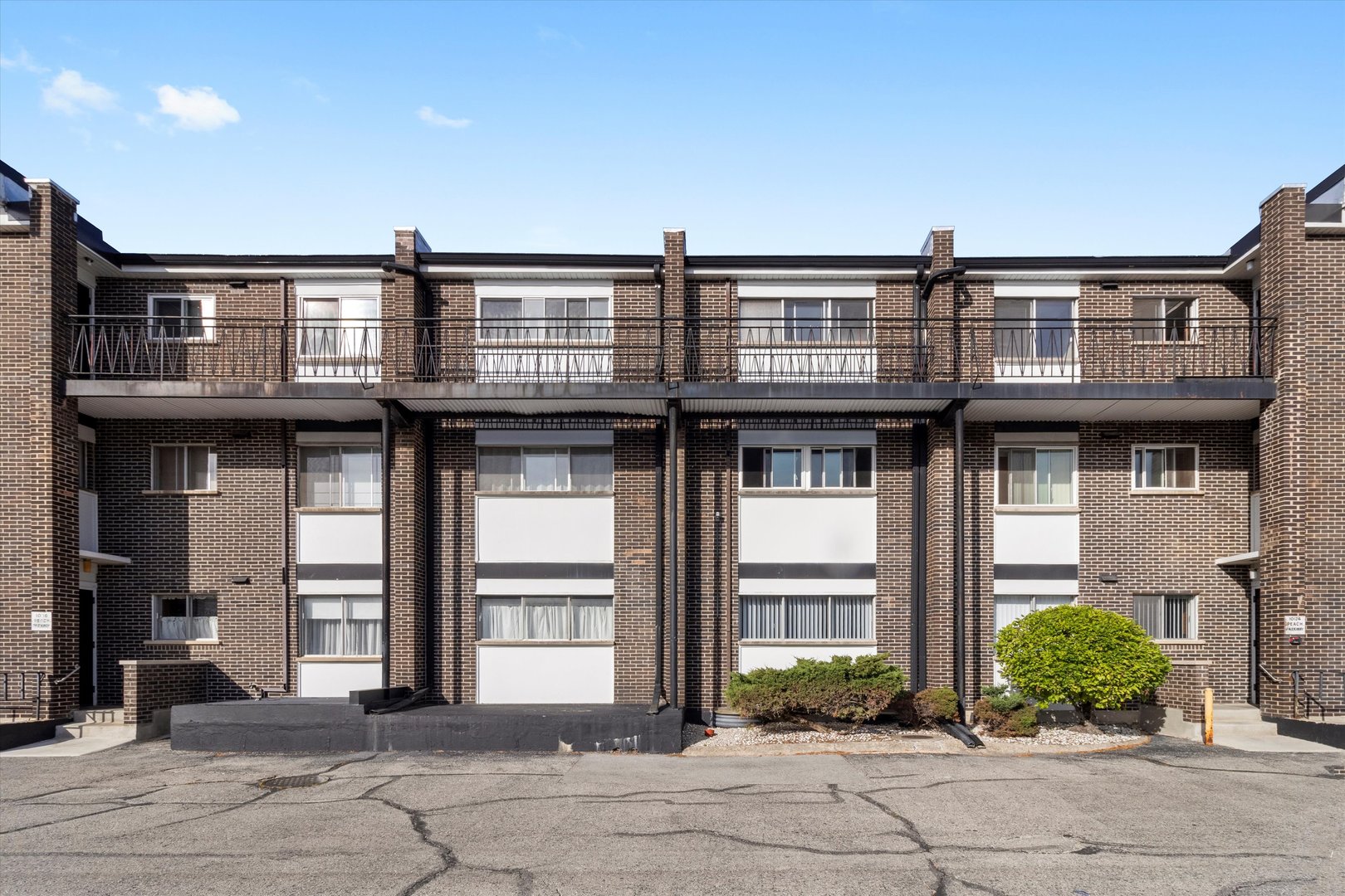 10124 Peach Parkway, Unit 208 Skokie, IL 60076 - Photo 1 of 38 a front view of a house