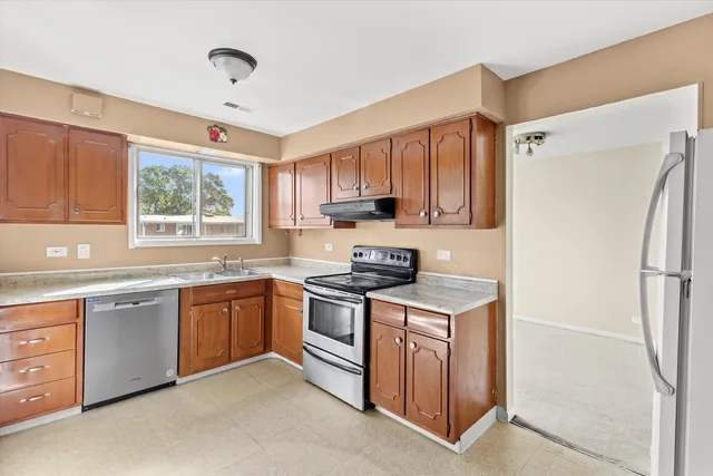 $217,000 | 10124 Peach Parkway, Unit 208, Skokie, IL 60076