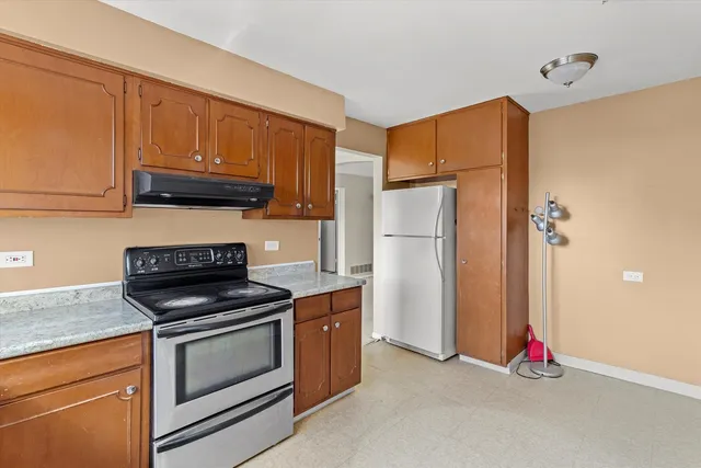 $217,000 | 10124 Peach Parkway, Unit 208, Skokie, IL 60076