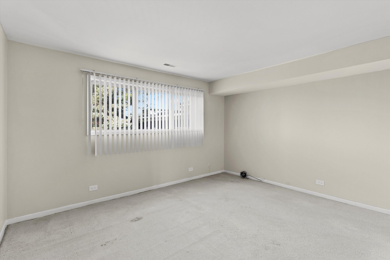 10124 Peach Parkway, Unit 208 Skokie, IL 60076 - Photo 16 of 38 an empty room with a window