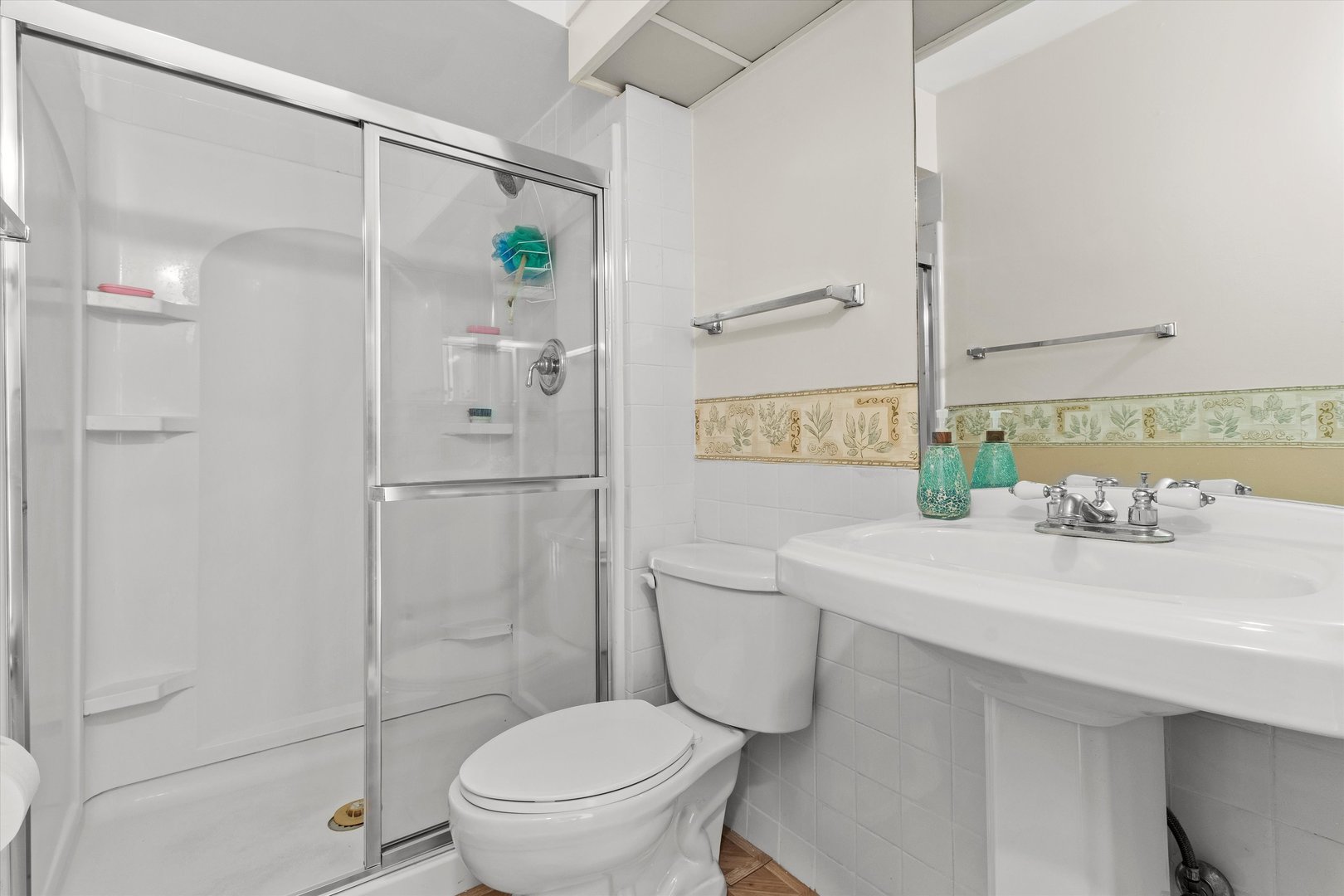10124 Peach Parkway, Unit 208 Skokie, IL 60076 - Photo 29 of 38 a bathroom with a sink toilet and shower