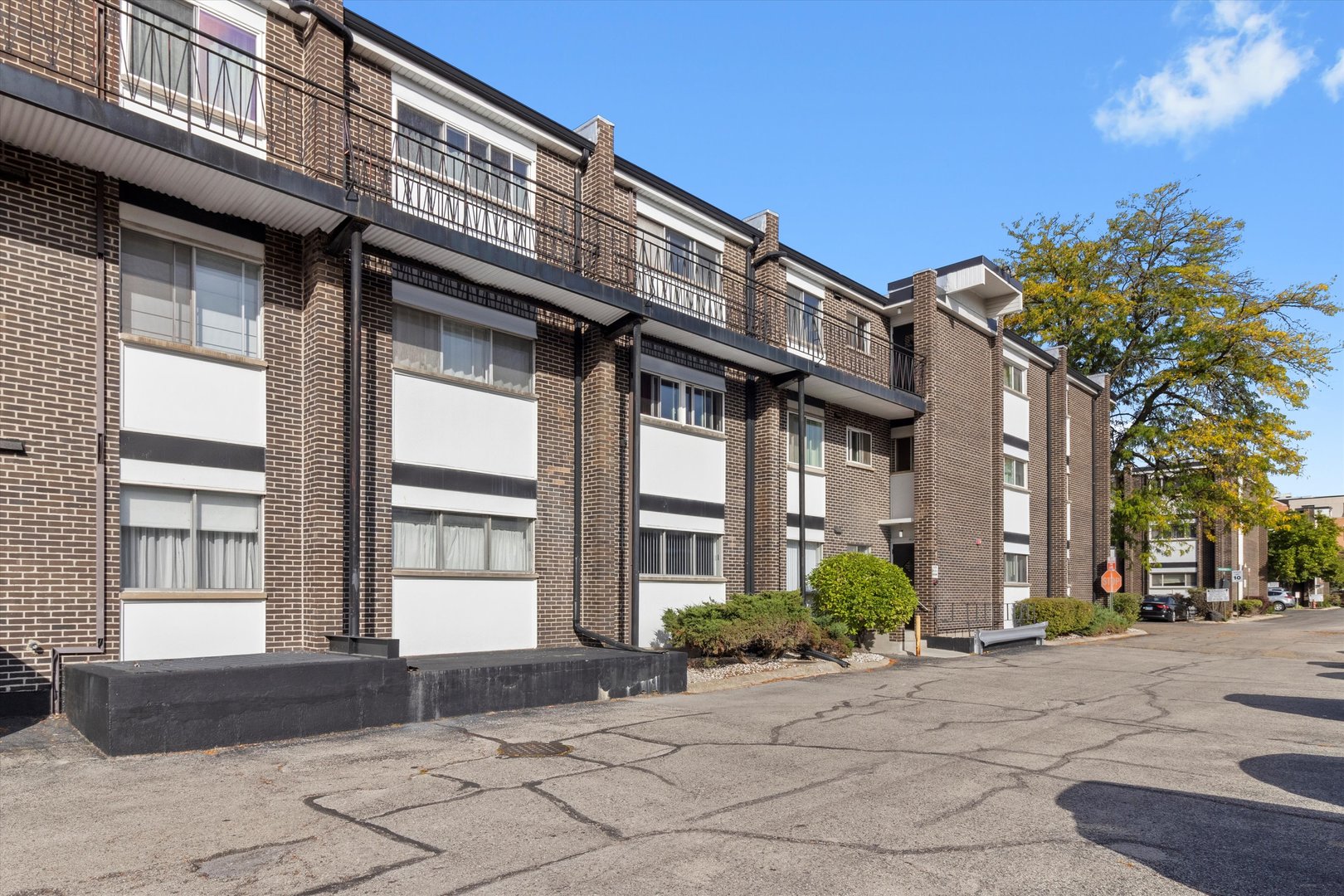 10124 Peach Parkway, Unit 208 Skokie, IL 60076 - Photo 3 of 38 a view of a building