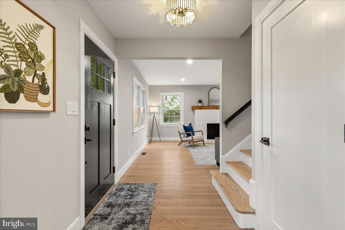 132 West Welling Avenue Pennington, NJ 08534 - Photo 3 of 32