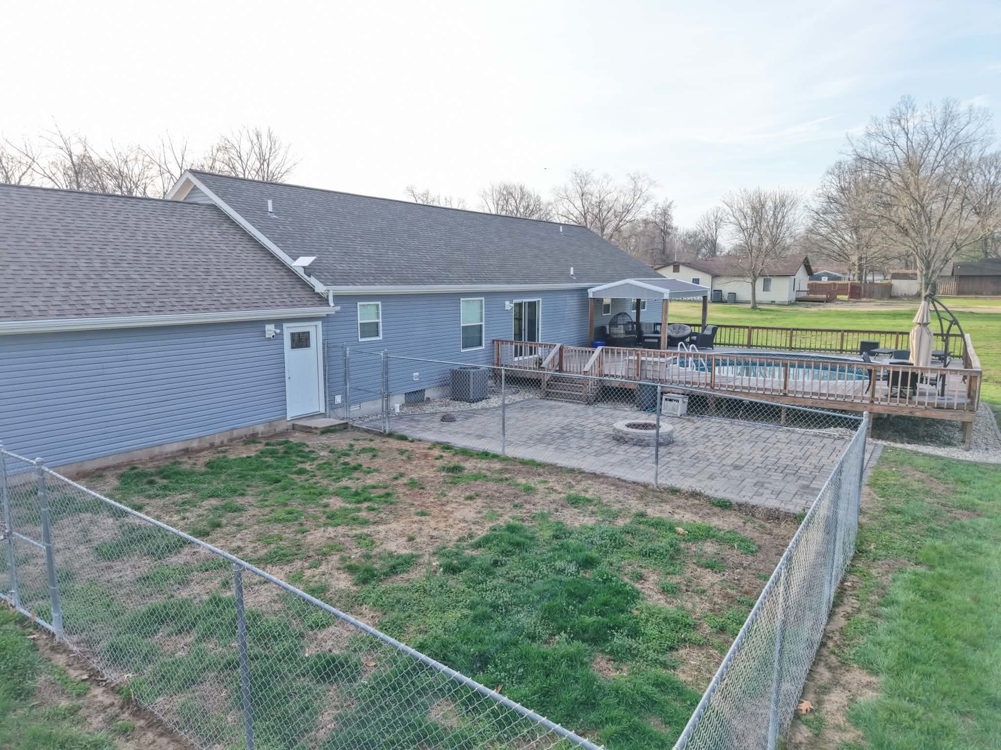 513 North 10th Street Benton, IL 62812 - Photo 12 of 75 a backyard of a house with table and chairs