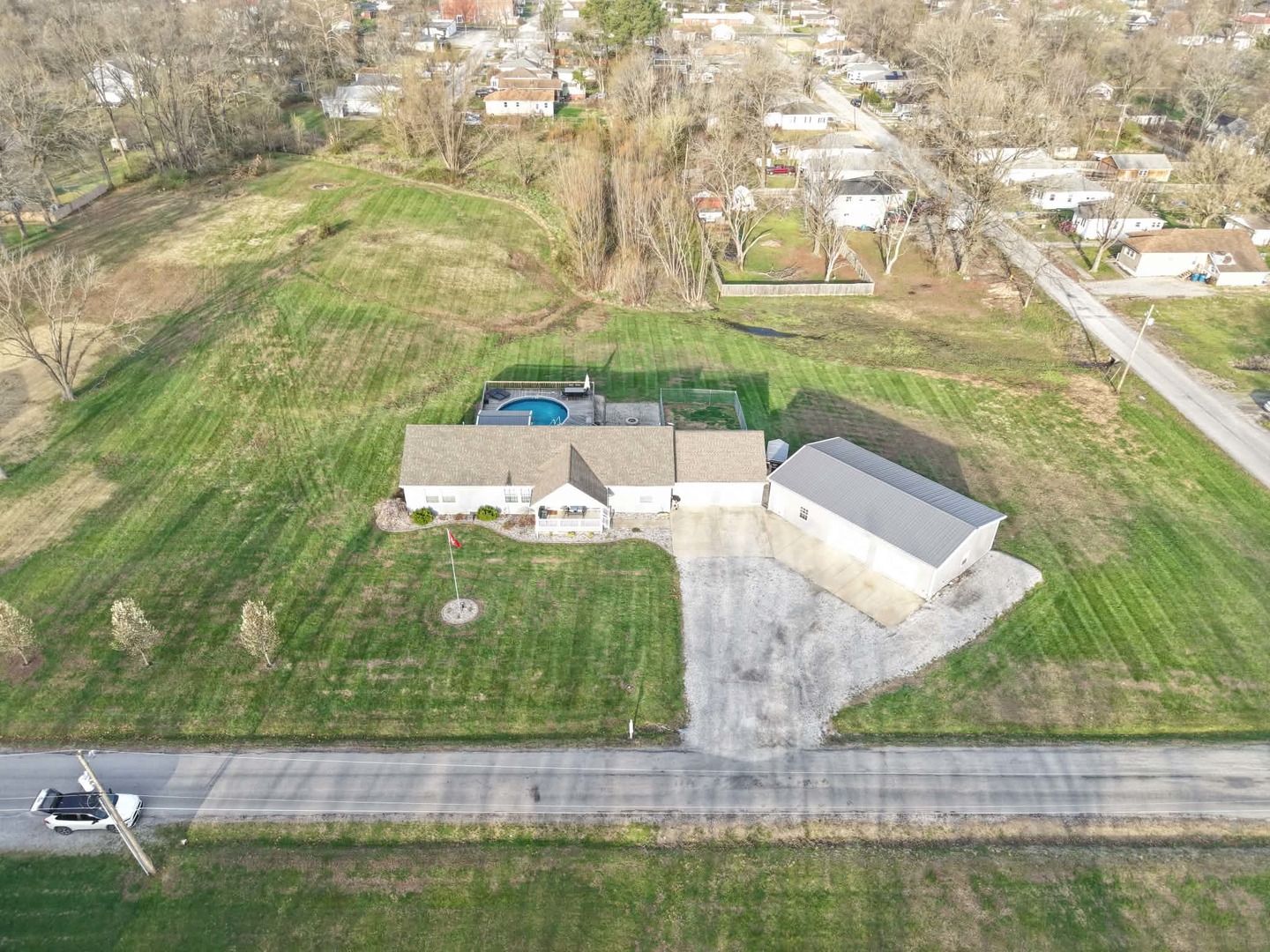 513 North 10th Street Benton, IL 62812 - Photo 13 of 75 a view of a yard with an outdoor space