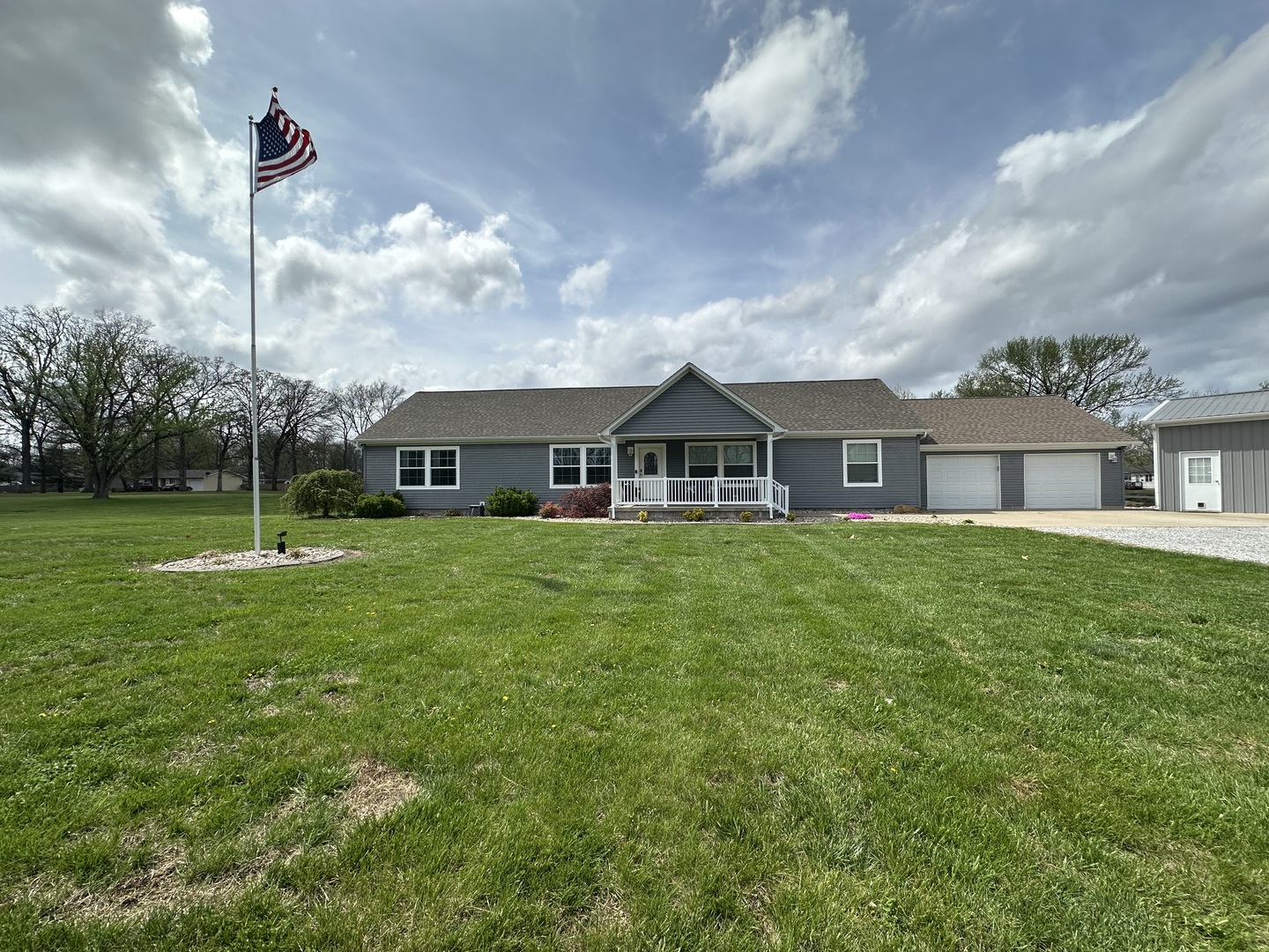 513 North 10th Street Benton, IL 62812 - Photo 19 of 75 a front view of house with yard and green space