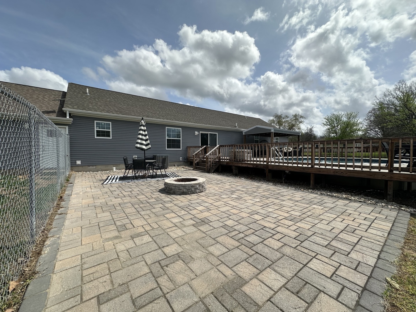513 North 10th Street Benton, IL 62812 - Photo 24 of 75 a street view with sitting space