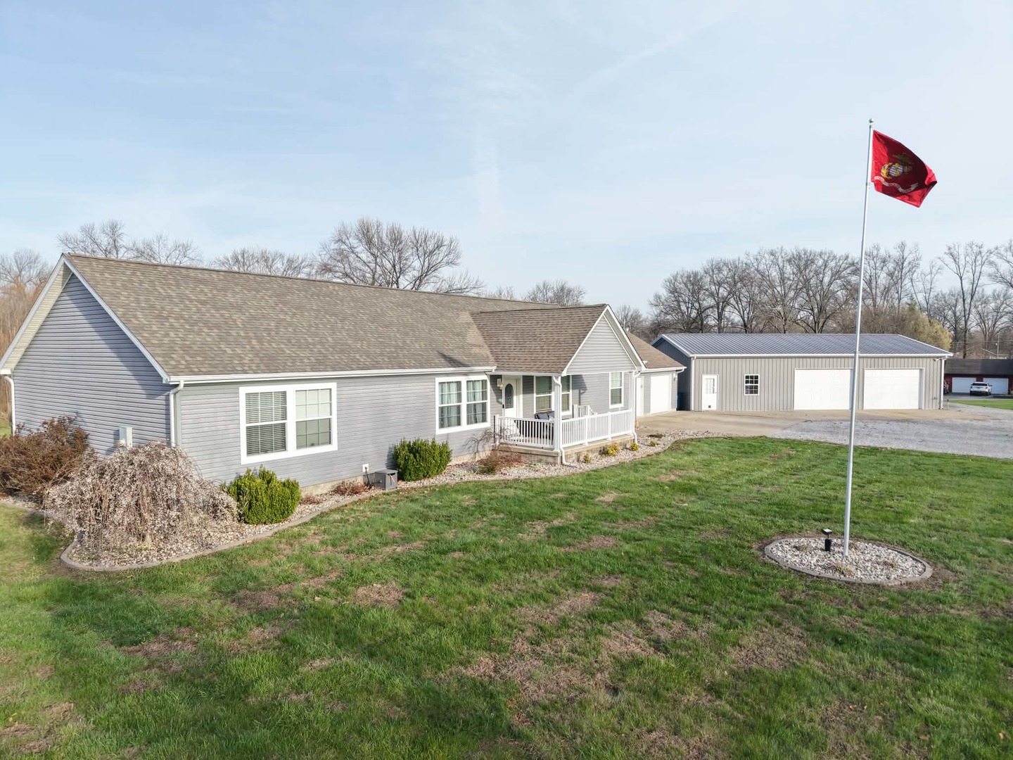 513 North 10th Street Benton, IL 62812 - Photo 3 of 75 a front view of house with yard and green space
