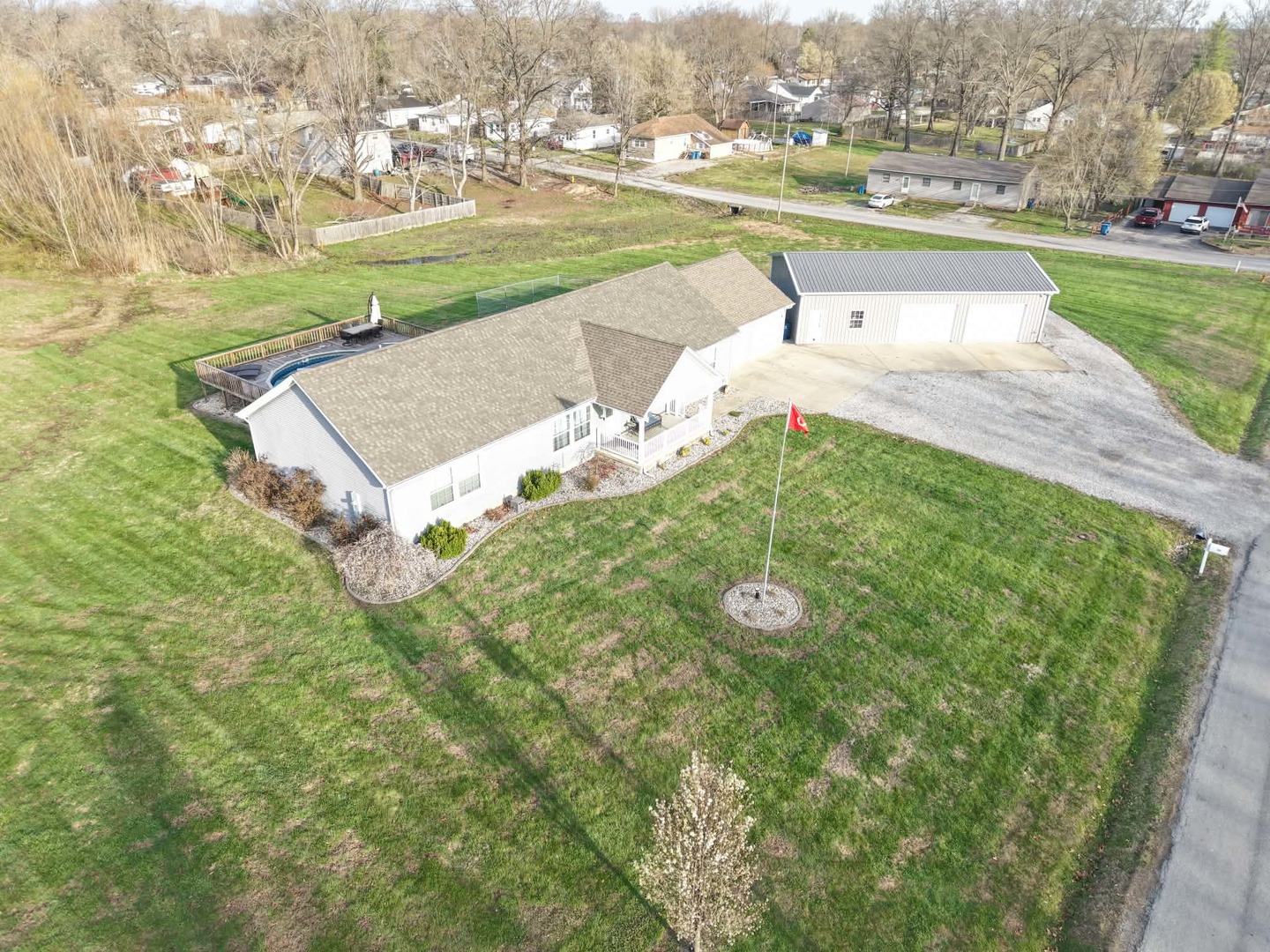 513 North 10th Street Benton, IL 62812 - Photo 5 of 75 a view of a house with a yard