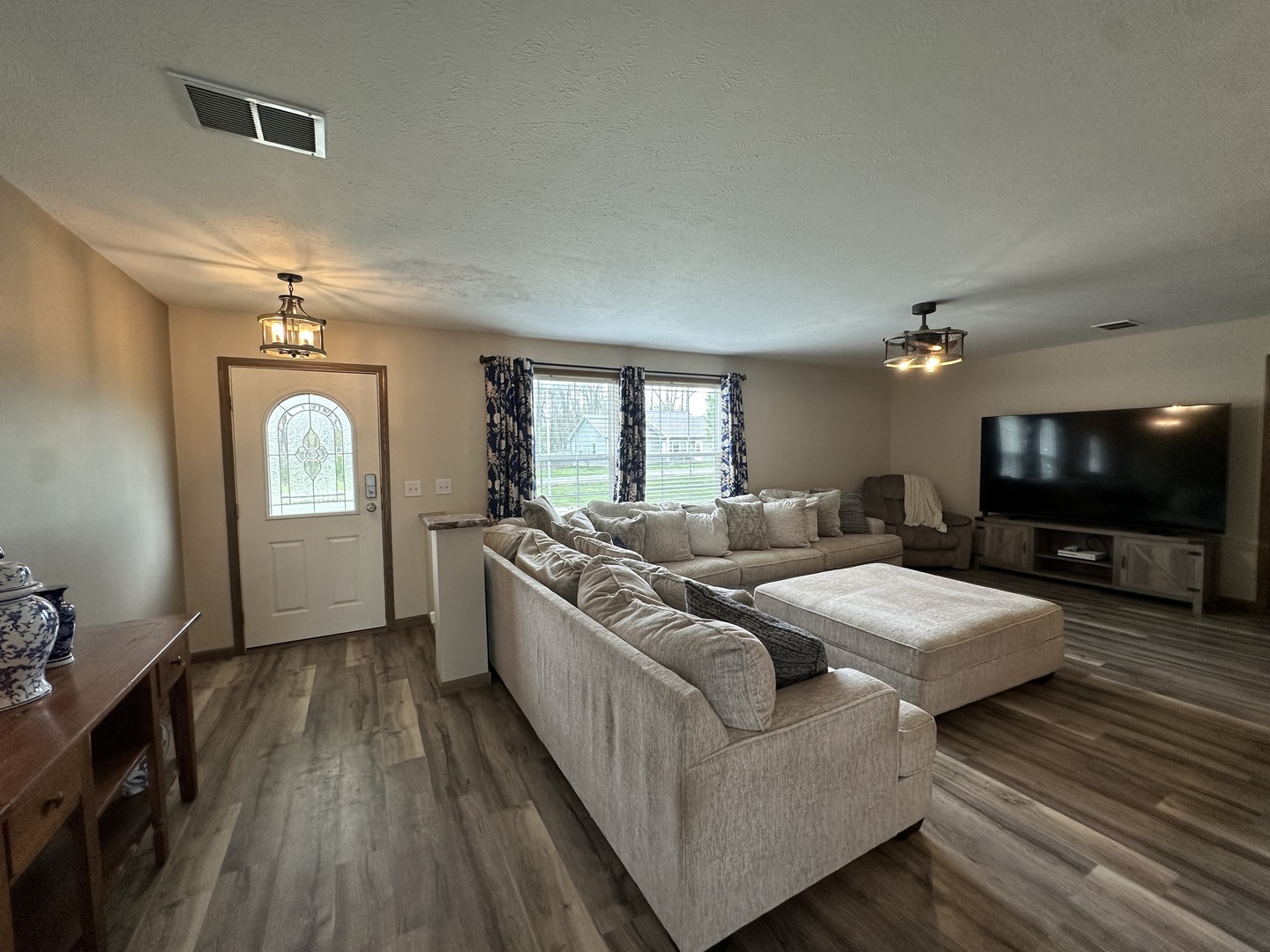 513 North 10th Street Benton, IL 62812 - Photo 59 of 75 a living room with furniture and a flat screen tv
