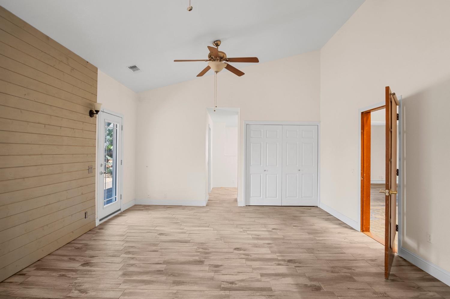 17164 Keyes Road Snelling, CA 95369 - Photo 15 of 51 a view of empty room with wooden floor and ceiling fan