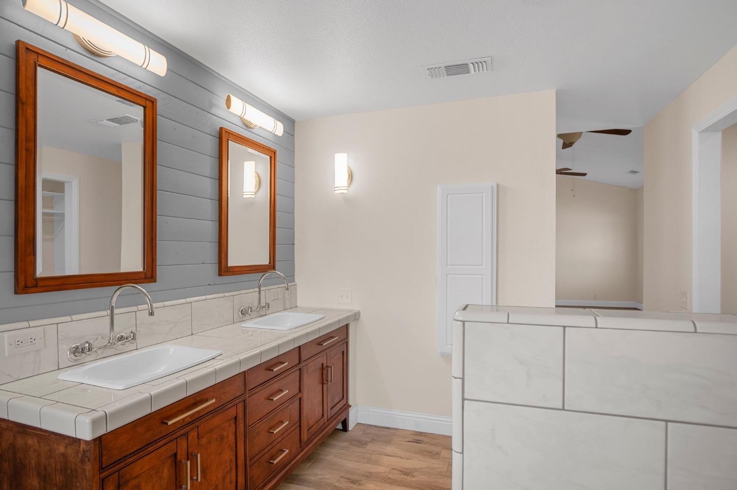17164 Keyes Road Snelling, CA 95369 - Photo 19 of 51 a bathroom with 2 sink and a mirror