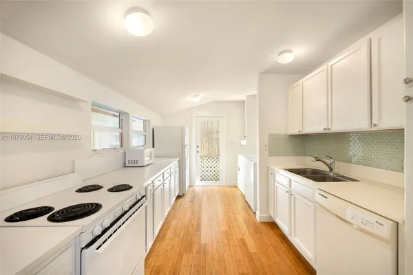 $4,600 | 3041 Calusa Street, Coconut Grove, FL 33133