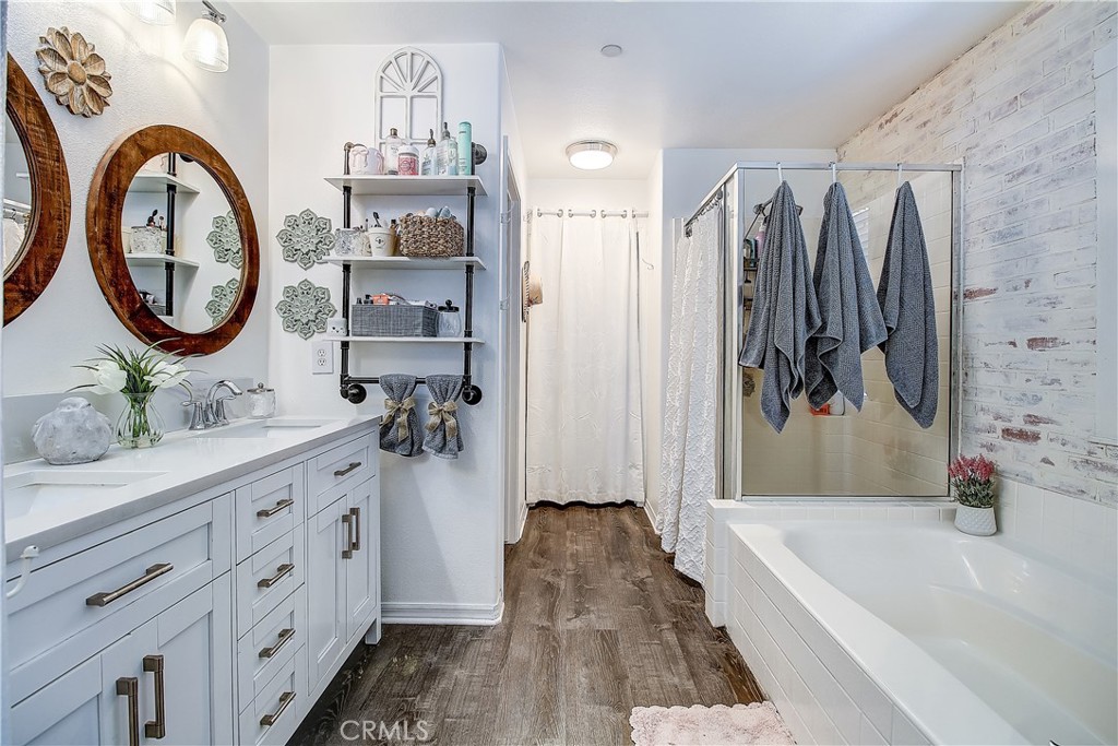3533 Millhouse Court Riverside, CA 92503 - Photo 22 of 37 a bathroom with a bathtub and a double vanity sink