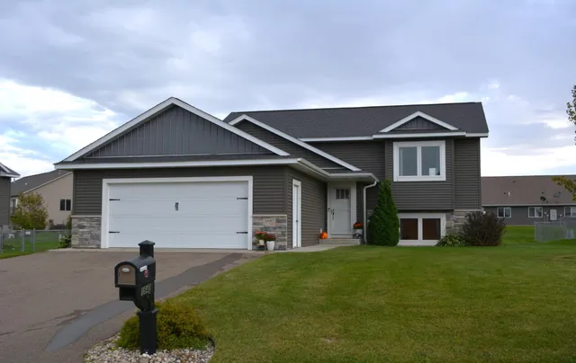 $359,900 | 1642 Beaver Way, New Richmond, WI 54017