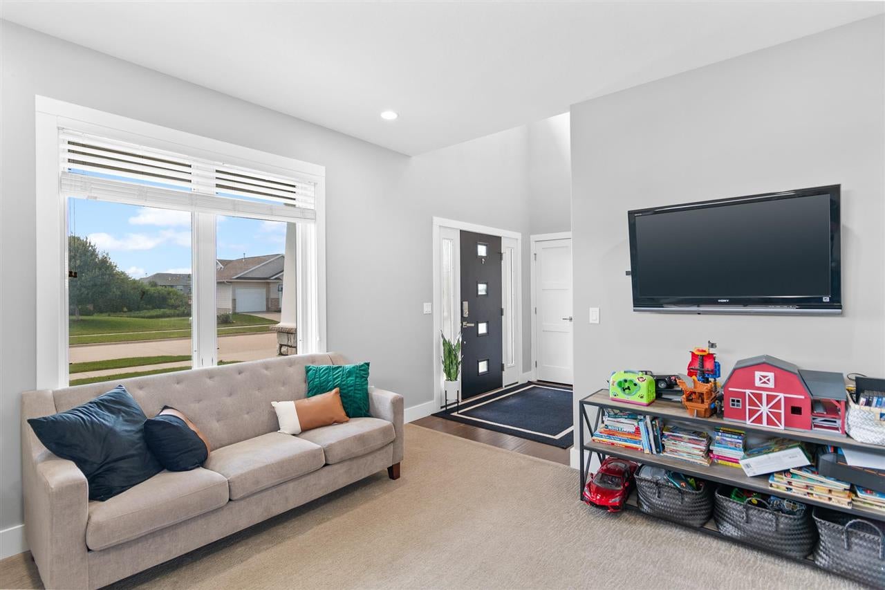 912 Wood Lily Road Solon, IA 52333 - Photo 6 of 46 Gallery Image 6