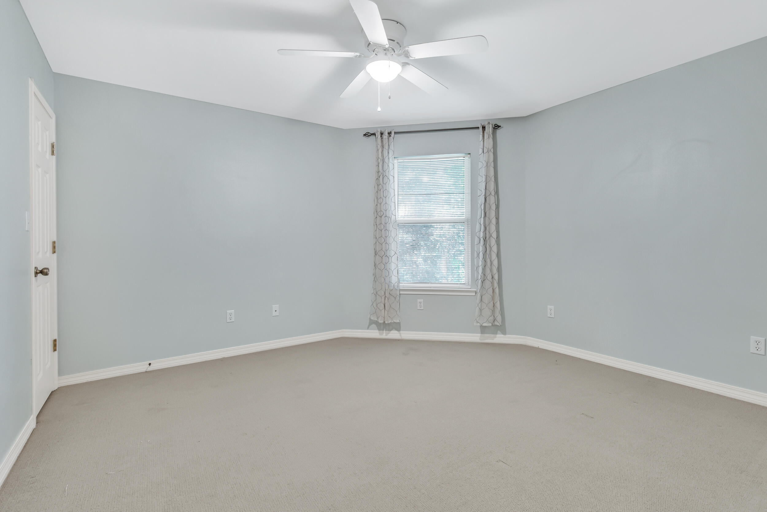 244 Indigo Loop Destin, FL 32550 - Photo 21 of 41 an empty room with a window and a fan