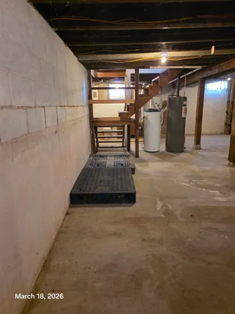 $59,900 | 694 Montgomery Avenue, East Dubuque, IL 61025