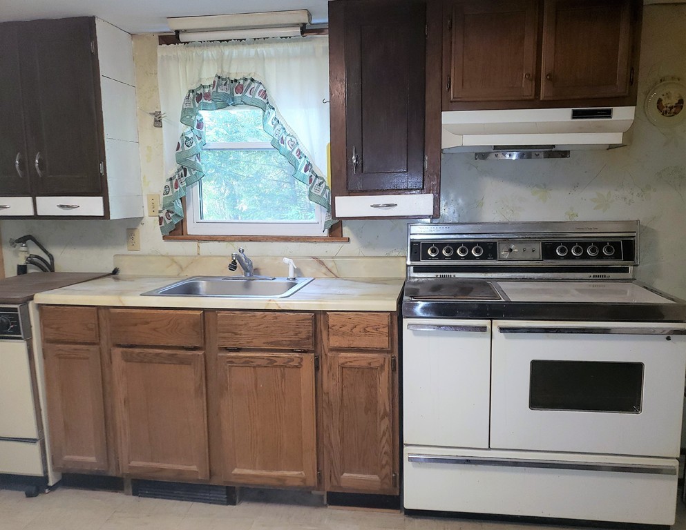 136 Holtshire Road Orange, MA 01364 - Photo 2 of 22 Gallery Image 2