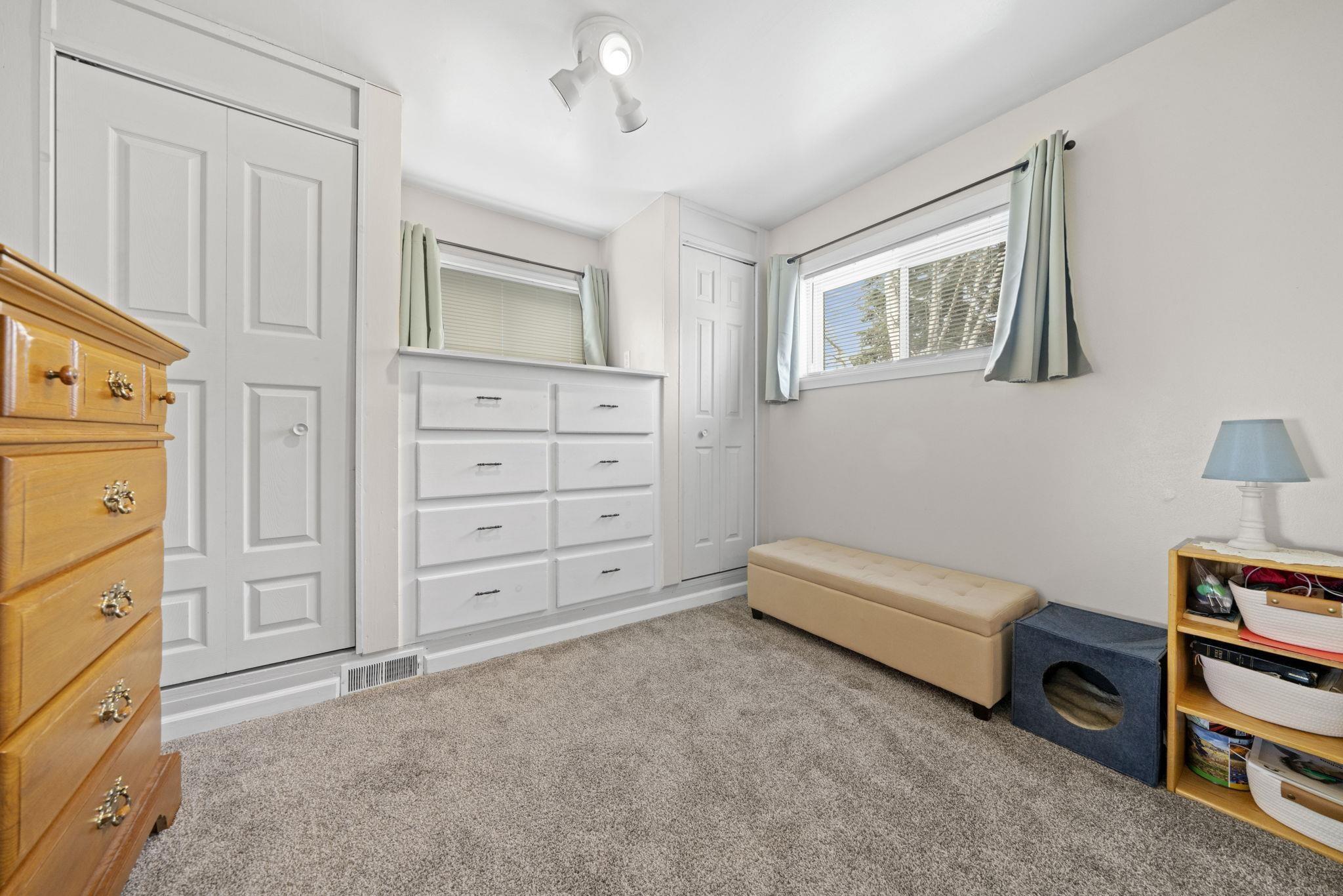 601 West 1st Street Mount Morris, IL 61054 - Photo 19 of 28 a living room with furniture and a dresser