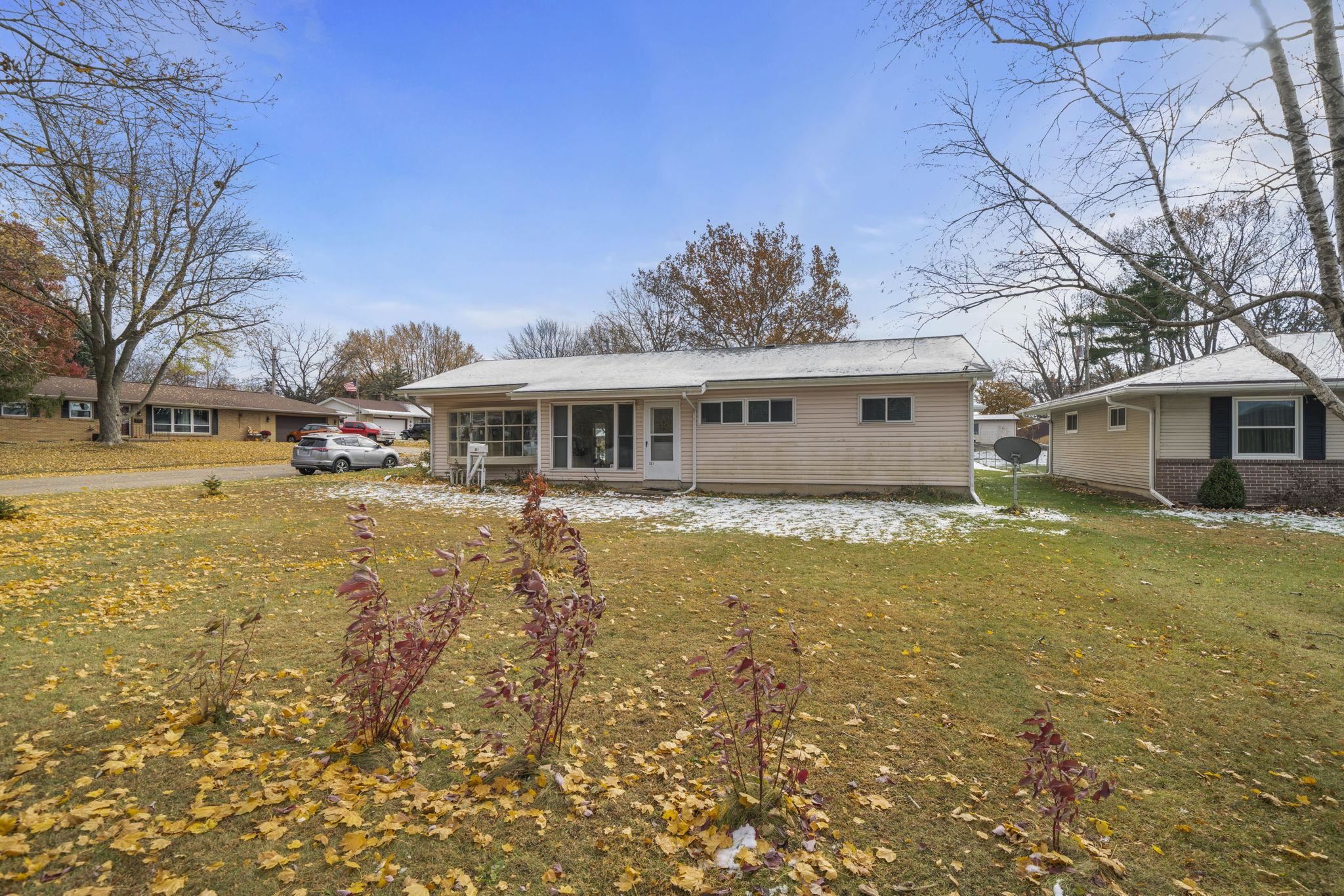 601 West 1st Street Mount Morris, IL 61054 - Photo 26 of 28 a view of a house with a swimming pool