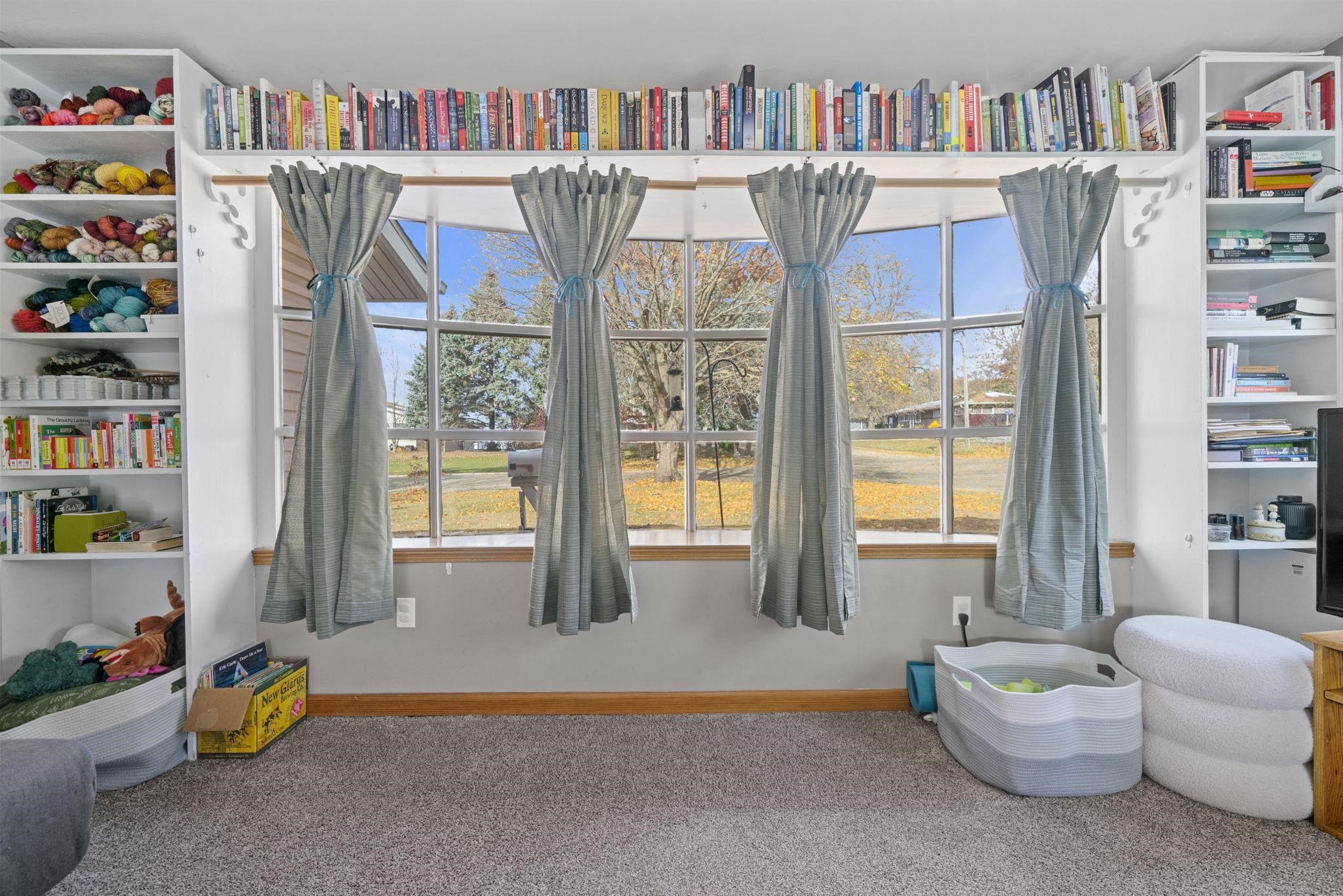 601 West 1st Street Mount Morris, IL 61054 - Photo 6 of 28 a workspace with furniture and a book shelf