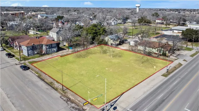 $550,000 | 703 North Main Street, Taylor, TX 76574