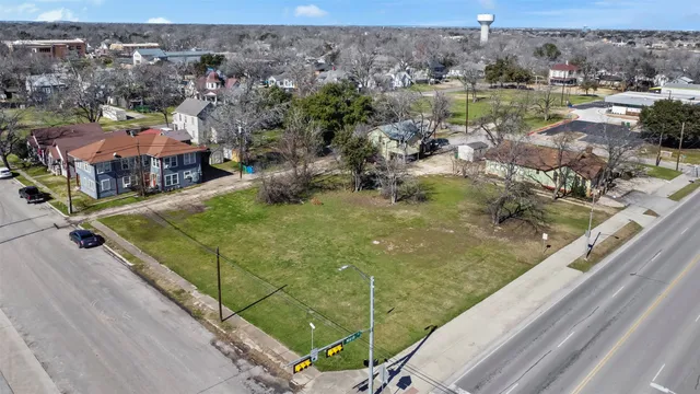 $550,000 | 703 North Main Street, Taylor, TX 76574