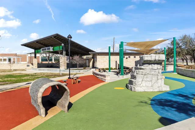 $550,000 | 703 North Main Street, Taylor, TX 76574