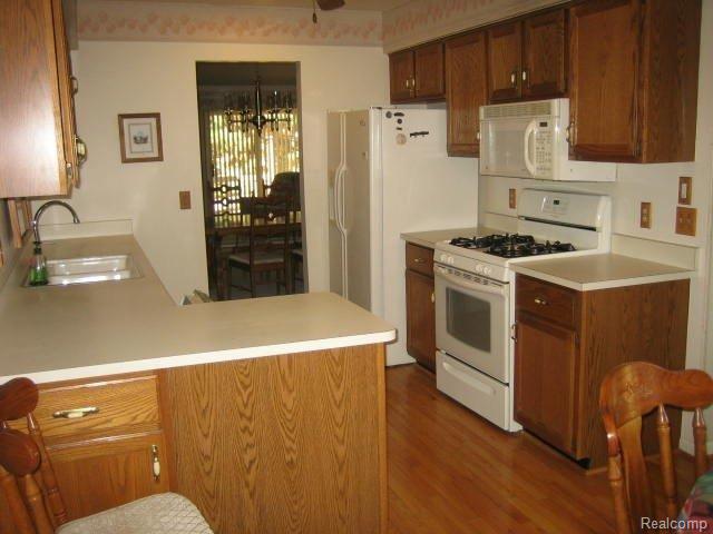 2164 London Bridge Drive Rochester, MI 48307 - Photo 6 of 14 Kitchen