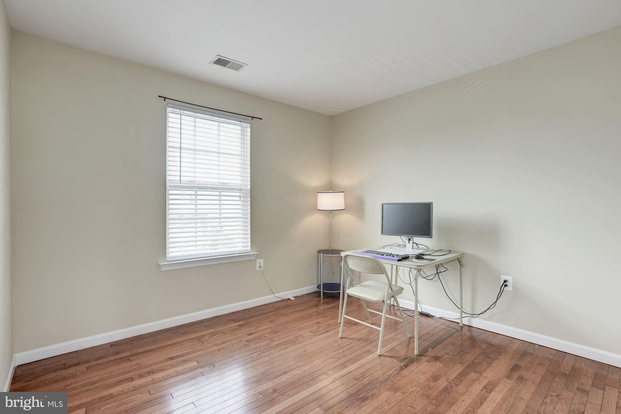 629 Springhouse Square Southeast Leesburg, VA 20175 - Photo 21 of 29 Bedroom 3