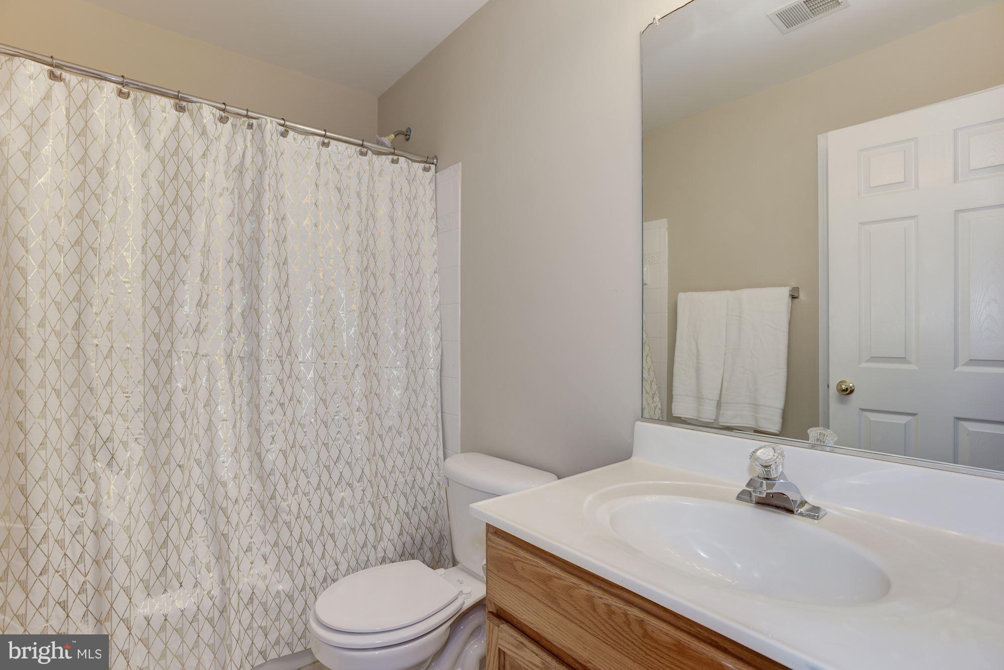 629 Springhouse Square Southeast Leesburg, VA 20175 - Photo 22 of 29 Bath in upper hallway