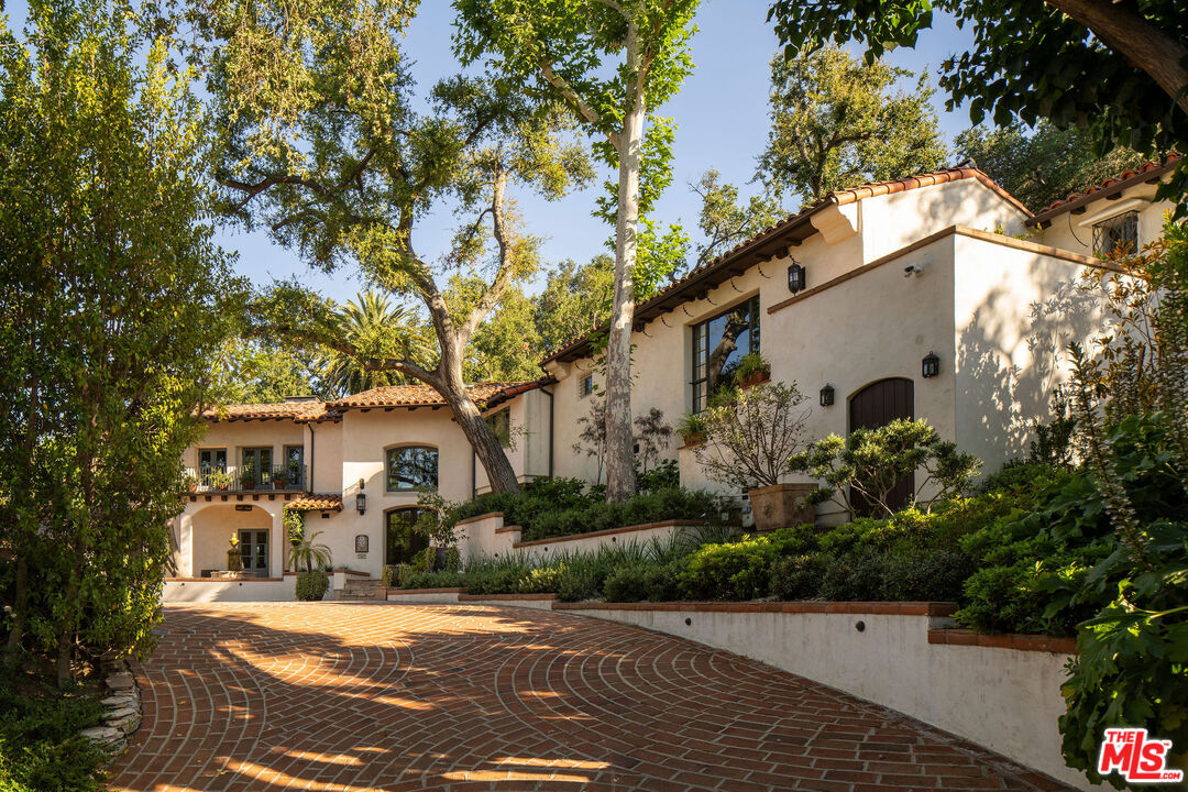 17610 Hidden Oaks Road Encino, CA 91316 - Photo 1 of 34