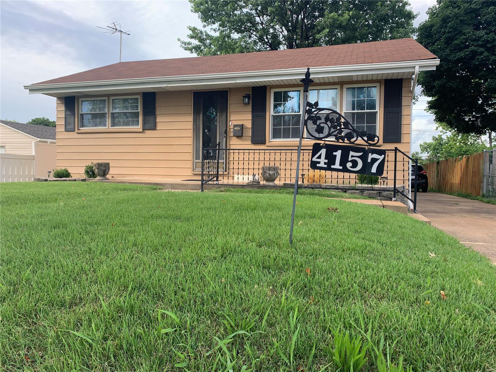 4157 Weber Road St. Louis, MO 63123 - Photo 2 of 30