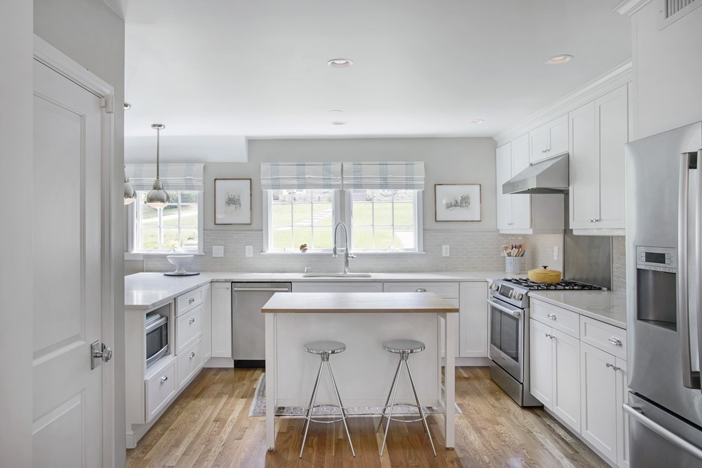 3 Thornberry Road Winchester, MA 01890 - Photo 5 of 25 Gallery Image 5